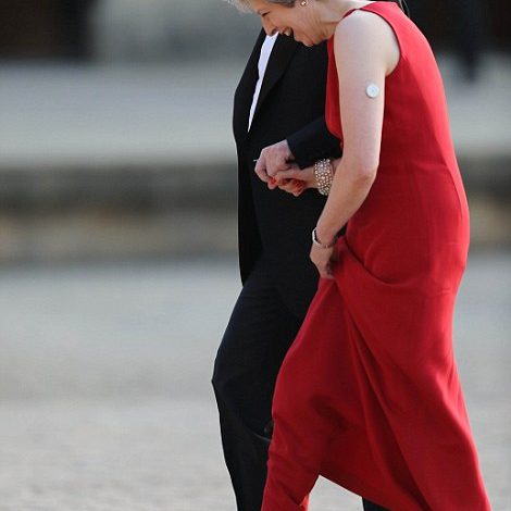 Nga përballja me protestat te ecja përdore me May, si u prit Trump në Britani (FOTO) (VIDEO)