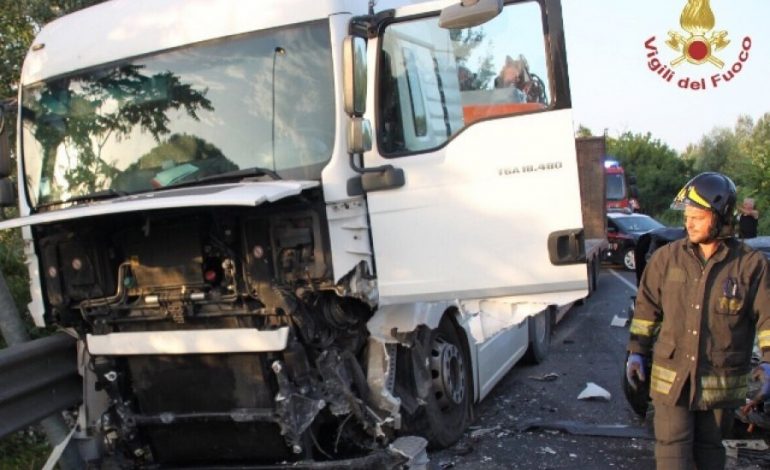 TJETËR AKSIDENT I RËNDË NË ITALI/ 30 vjeçari SHQIPTAR përplaset KEQ me “BMW” dhe… (FOTOT)