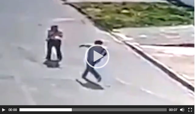 Tentoi të grabiste studenten, e pëson keq “skifteri”… (VIDEO)