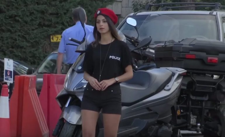 Libani gjen mënyrën për të tërhequr turistët, zhvesh policet femra (FOTO)
