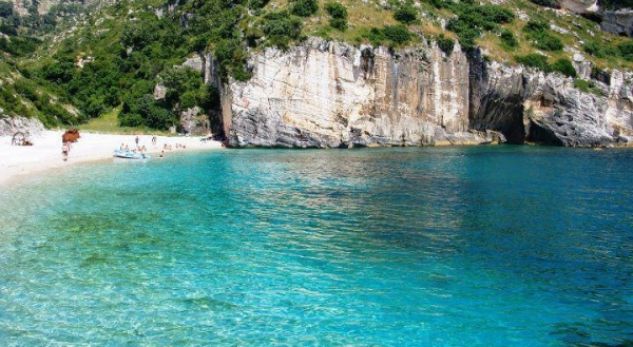 KAPEN DY “PËRBINDËSHA” NË VLORË/ Peshkatarët: Kujdes mund të ketë të tjerë pranë bregut