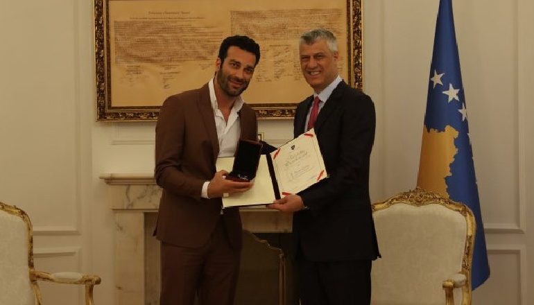 Thaçi DEKORON tenorin me famë botërore Ramë Lahaj: Kosova ka shumë talente…