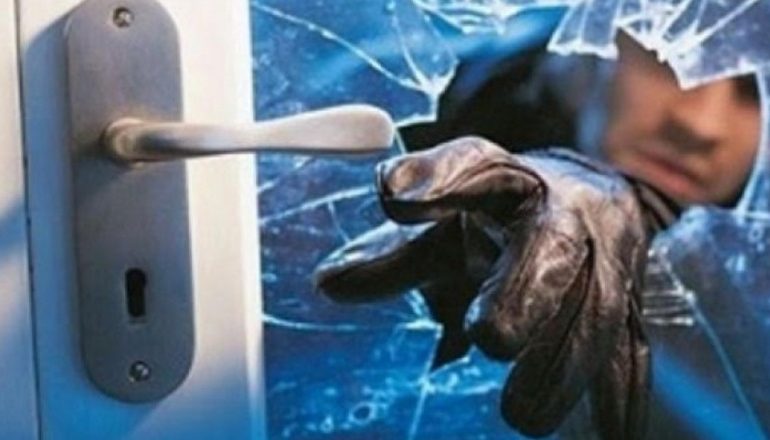 Ishte bërë si “I SHTEPISE”/ Arrestohet në flagrancë hajduti 21-vjeçar në Librazhd, në banesë kishte…