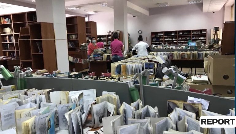DY JAVË PAS PËRMBYTJES/ Biblioteka ende e mbyllur, studiuesi Behar Gjoka: Situatë alarmante