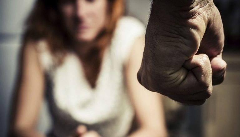 NDODH NË DURRËS/ Dhunonte KEQ bashkëshorten 16 vite më të re. Si u kap 42 vjeçari në…