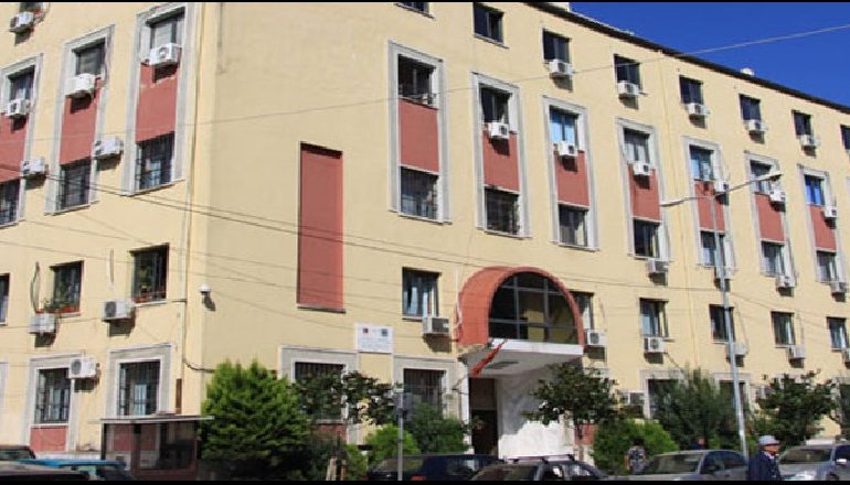 2000 EURO VETËM PËR NJË “NDIHMË” TEK GJYQTARËT/ Skema e HAKI DYLIT dhe DEVIS QANËS: Do t’i kthejmë paratë NESE nuk del…