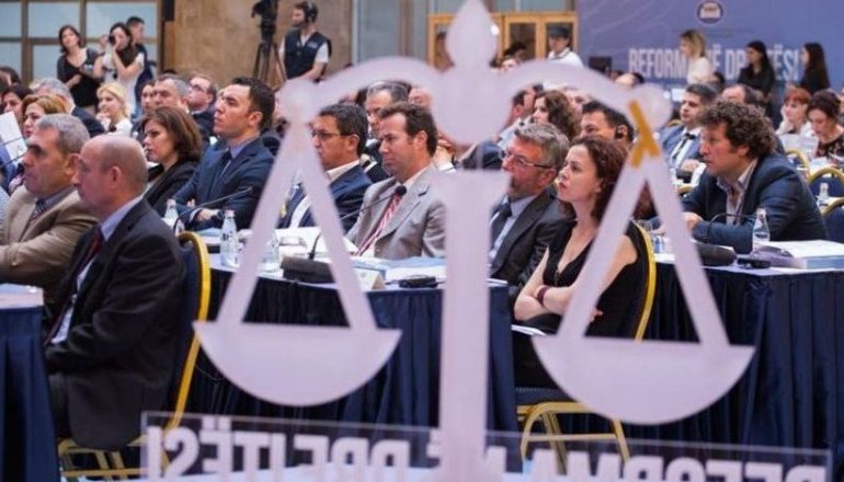MBI 3000 DOLLARË NË MUAJ PËR PROKURORËT/ Zbardhet VENDIMI: Kur do të rriten PAGAT e “KOKAVE” të drejtësisë