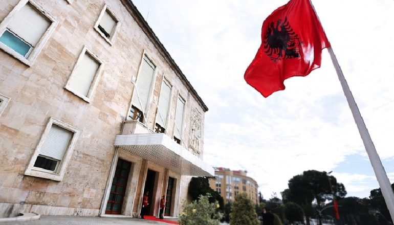 PERZGJEDHJA E KANDIDATEVE/ Qeveria propozon 3 gjyqtarët për në Gjykatën e Strasburgut (EMRAT)