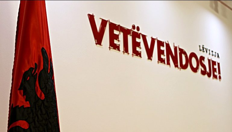 Vdekja e Demaçit/ Lëvizja e Vetëvendosjes: Shqiptarët të pikëlluar për bacën. Nuk u dorëzua kurrë