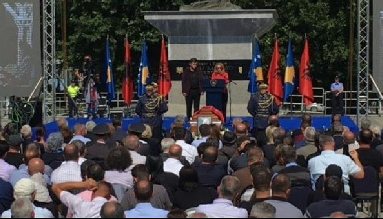 HOMAZHET/ Vajza e Demaçit: Kisha një baba që e ndava me të gjithë shqiptarët