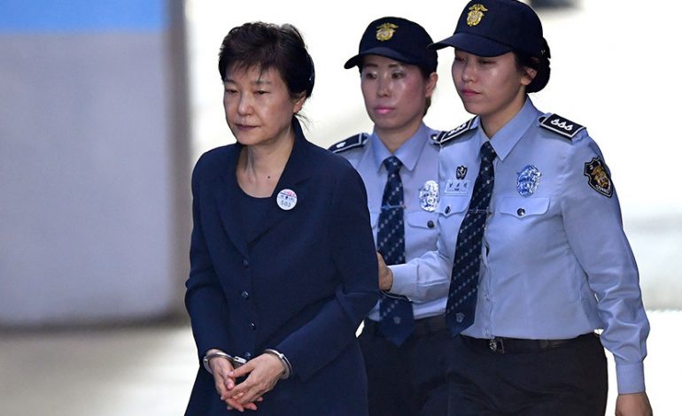 Shtohet dënimi për ish presidenten koreano-jugore, tani edhe një gjobë e majme
