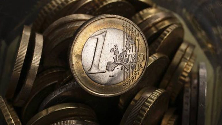 Zhvlersohet euro, dollari rritet me 0,17 për qind