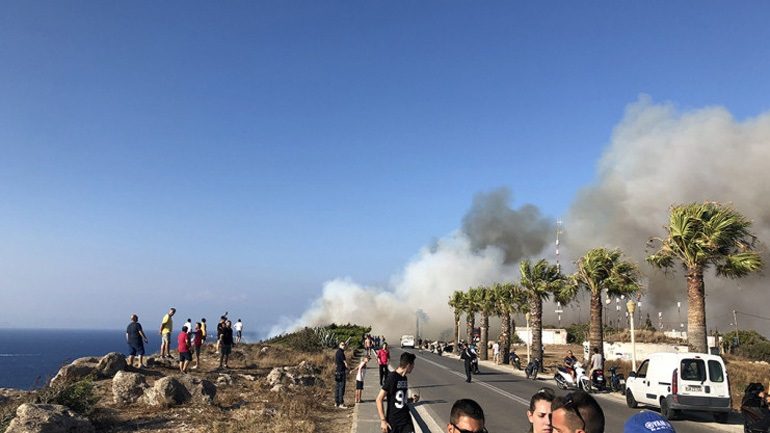 Vatër e re zjarri në Greqi/ Rrezikohet nga flakët parku i famshëm arkeologjik
