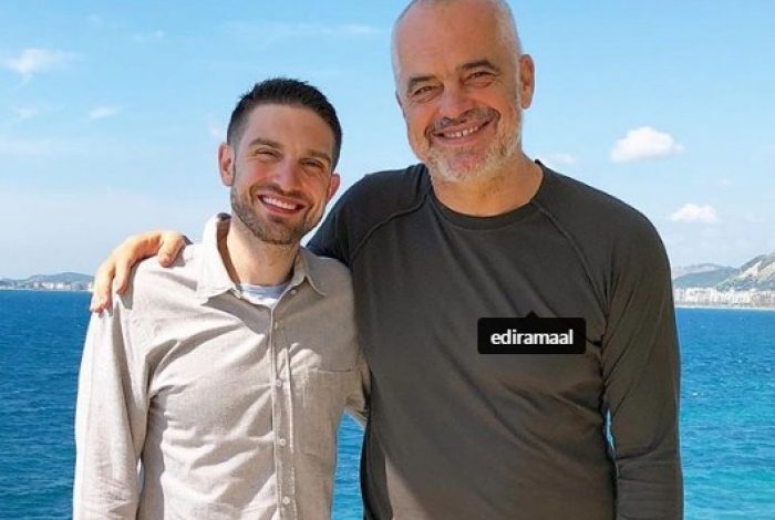 Djali i miliarderit amerikan TAKIM ME RAMËN në Vlorë: Diskutuam për… (FOTO)