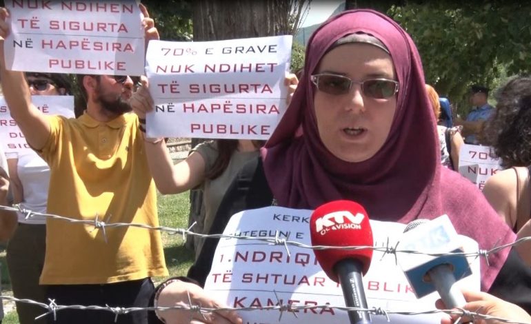 NGACMIMET SEKSUALE/ Gratë në Prizren kërkojnë kamera dhe policë për tu mbrojtur nga burrat