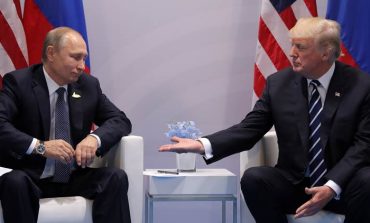 Trump nën një "lum" akuzash pas takimit me Putin, Senatori McCain: Një shfaqje e turpshme
