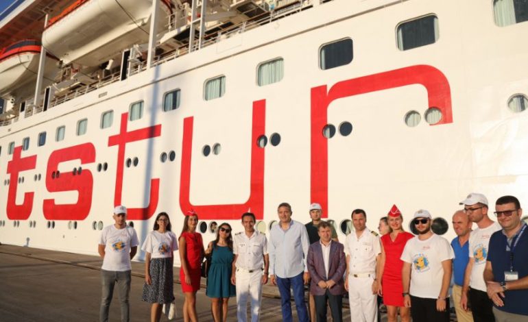 SEZONI TURISTIK 2018/ Mbërrin në Durrës kroçera më e madhe nga Turqia me 1800 pushues
