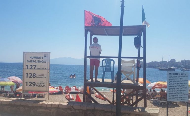 “Ka defekte dhe boshllëqe”/ Rama publikon fotot e kullave të vrojtimin në plazhe: Pushteti vendor…