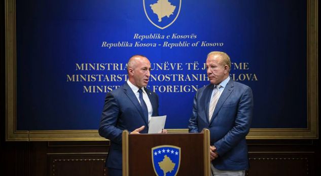 “Beteja” me Serbinë për njohjen, Haradinaj në zyrën e Pacollit