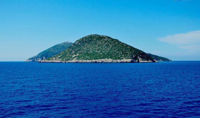 SEZONI TURISTIK/ Ja sa është TARIFA për të hyrë në ishujt e Sazanit dhe Karaburunit