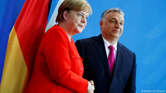 Kryeministri hungarez Orban në krah të Merkel, politika “zero tolerancë”…