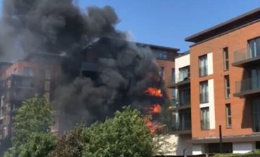 Përfshihet nga zjarri një bllok banimi në Londër, 4 kate në flakë (VIDEO)