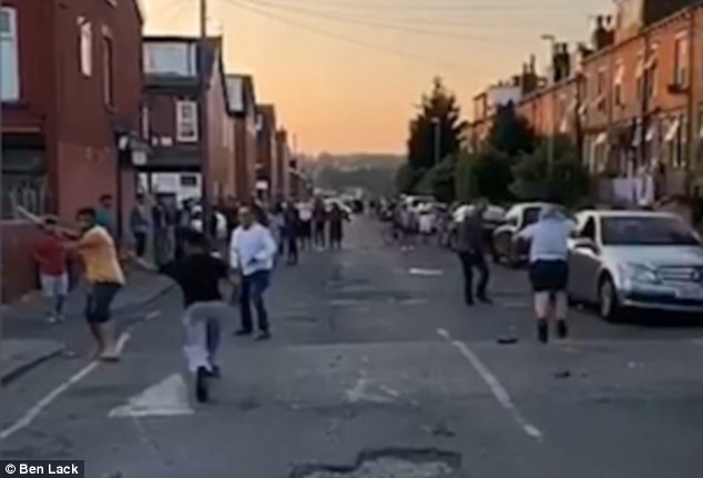SHKOPA GOME DHE GJAK/ Më shumë se 30 të përfshirë në sherr, të arrestuarit kanë… (VIDEO)