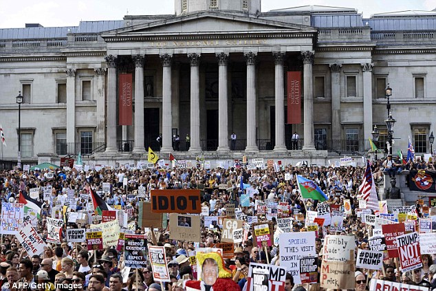 VIZITA NË LONDËR/ Protestat vështirësojnë “Brexit”. A meritonte Trump të…