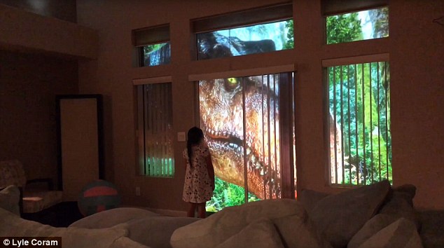 “Jurassic Park” në jetën e vërtetë, surpriza që ky baba i bën vajzës së tij (VIDEO)