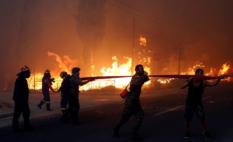 THELLOHET BILANCI i viktimave nga zjarri në Greqi. Shkon në 82 numri i të vdekurve, 2 prej tyre shqiptarë