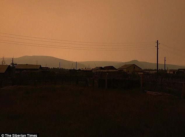 “Punë e djallit”, dita kthehet në natë në Rusi (FOTOT)