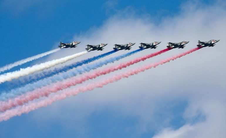 KËRCËNIMI RUS/ Putin tregon fuqinë luftarake të ushtrisë së vëndit (FOTO)