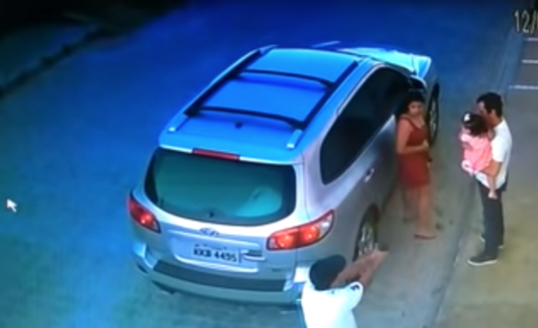 Avokati qëllohet me 5 plumba teksa mbante vajzën 18 muajshe në krah