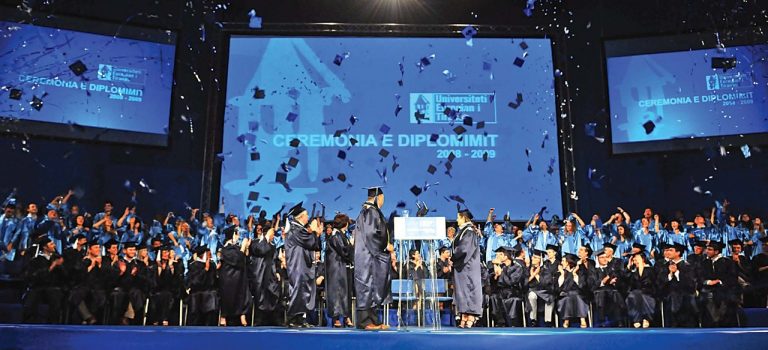UET ka sot ditën e “hedhjes së kapeles”/ Presidenti Civici rrëfen ç’do të thotë të diplomosh 10 breza studentësh dhe…