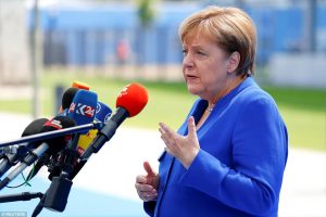 DRIDHJET E SHPESHTA/ A është Angela Merkel e prekur nga Parkinsoni?!