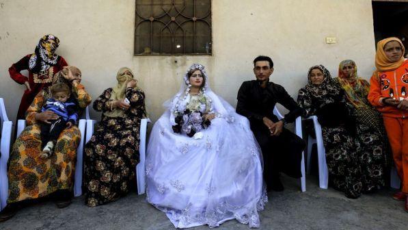 Gratë e ushtarëve të ISIS kërkojnë divorcin në masë