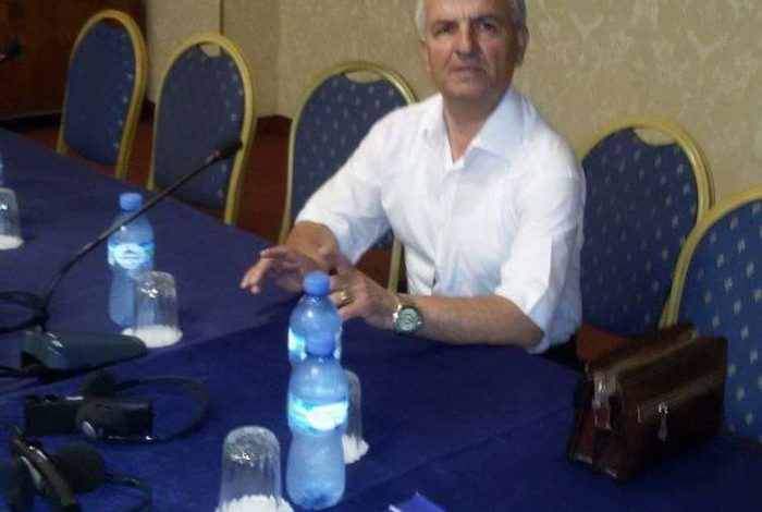 U sulmua me gërshërë nga grabitësi/ Ja kush është punonjësi i policisë, komandant i shërbimit… (FOTO)