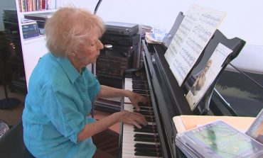 Ka 100 vite që luan piano, ja cili është sekreti i saj