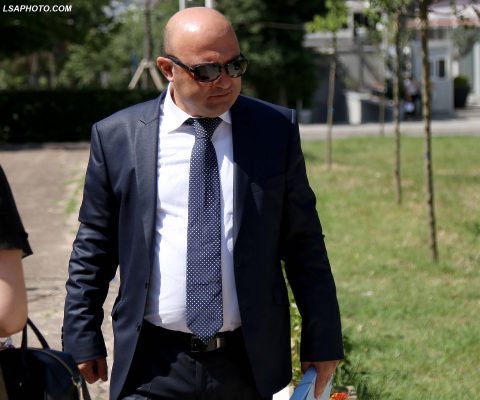 “KU TA DIJA UNË I SHKRETI”/ Gjyqtari Metalla reagon me poezi pas shkarkimit nga KPK: Mora pushkën dola malit…