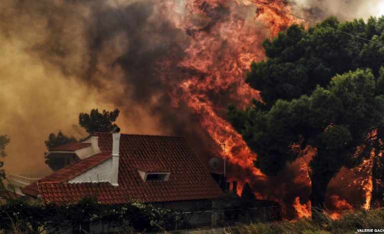TRAGJEDIA NË GREQI/ Zjarri më i rëndi në një shekull, identifikohen 76 viktima