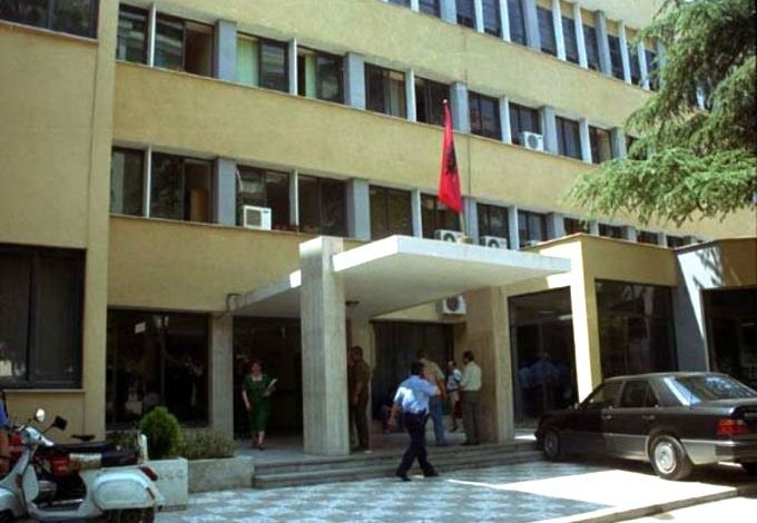 “HAJDE NË TIRANË TË GJEJ NUSE”/ Si e mashtroi durrsaku kosovarin: I lashë euro motrës por…