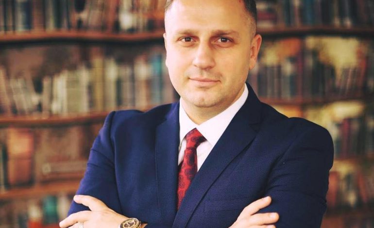GJAKU “LUMË” NË LOKALIN NË DHËRMI/ Ish-këshilltari i Tahirit: Dallëndyshet nga Evropa u lebetitën si…
