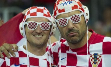 Mbajnë në kokë kapele të Uotërpolos, zbulohet arsyeja e tifozëve kroat