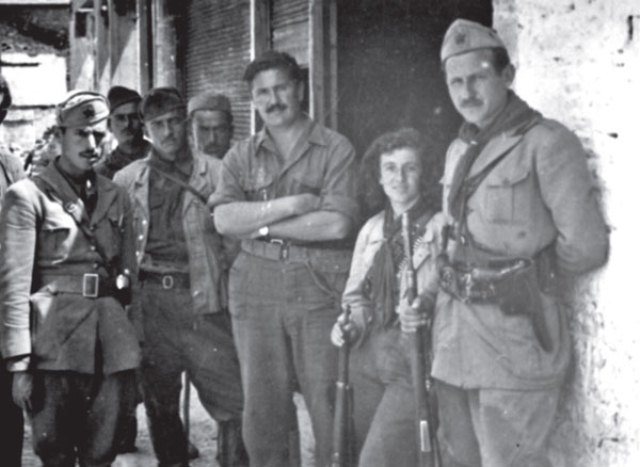 Historia e “panjohur”: Si i ekzekutoi Mehmet Shehu pa gjyq 22 djem dhe burra në Martanesh
