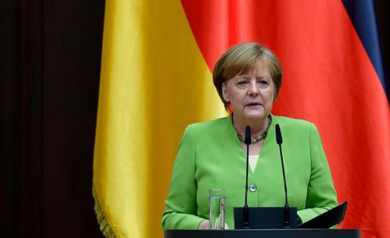 Merkel: Mbështesim uljen e tarifave të importit për makinat amerikane
