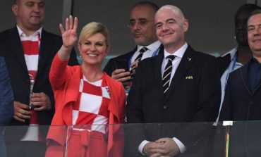 Presidentja e Kroacisë: Do t’i dhuroj edhe Macron fanellën e kampionëve të botës