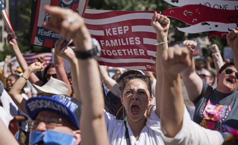 PROTESTA ANTI-TRUMP/ Kundër politikave të presidentit për emigracionin dhe…