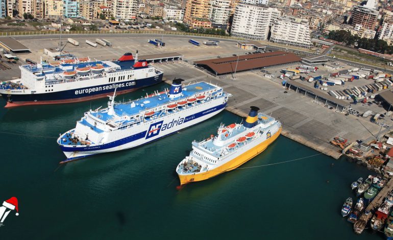 NDODH NË DURRËS/ 26 vjeçari i gjejnë në çantë DROGË. Mendoi se “shpëtoi” por polici i…