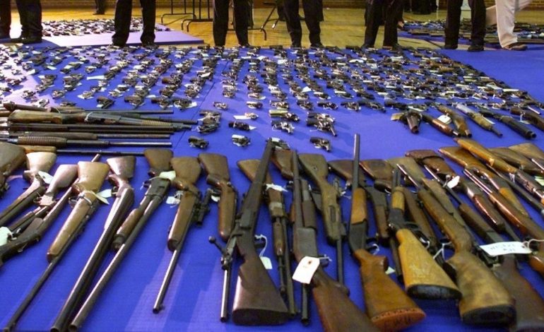 Kosova u drejtohet ndërkombëtarëve: Kontrolloni armët e Serbisë, po ju shiten organizatave terroriste…