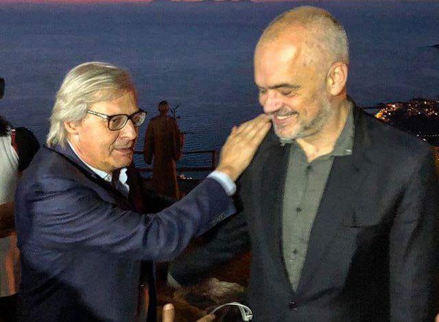 Vittorio Sgarbi për Ramën: E shikoj me admirim, e transformoi Shqipërinë me shpirt artisti. Berisha…